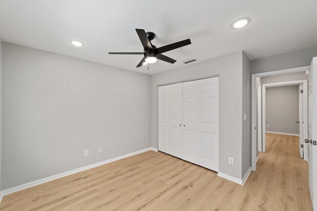 Building Photo - Beautifully Renovated 3 Bed 2 Bath Home in...