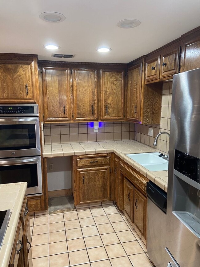 Building Photo - Charming 2-Bedroom, 2-Bathroom Townhome with Loft With Solar!