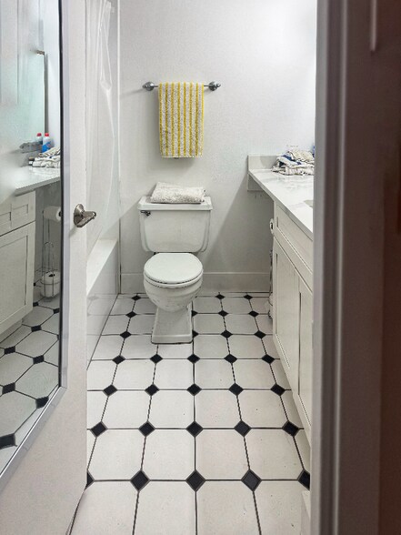 Building Photo - 1636 N Wells St