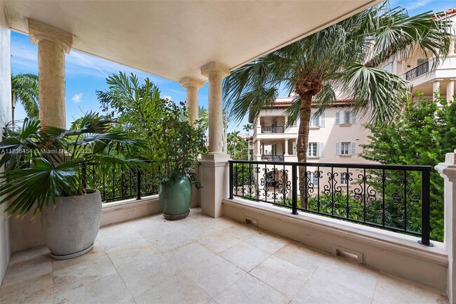 Building Photo - 19122 Fisher Island Dr