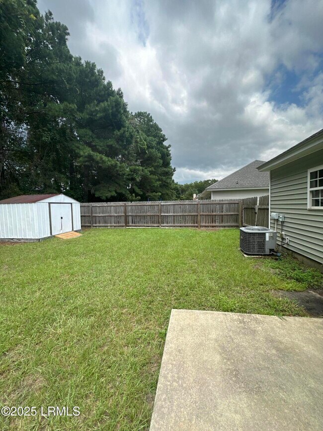 Building Photo - 14 Applemint Ln