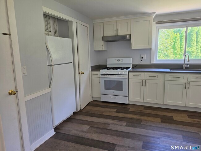 Building Photo - 68 Geissler Dr