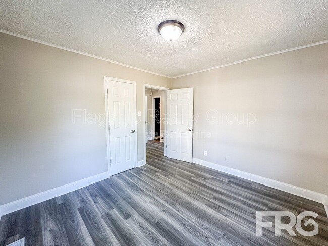 Building Photo - 610 3rd St
