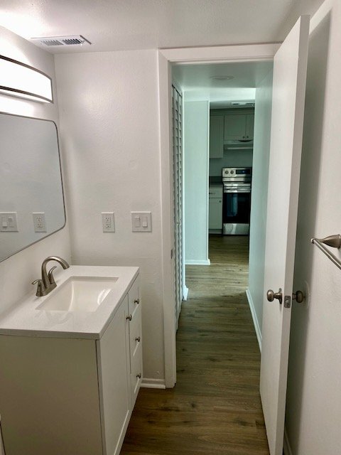 Building Photo - 425 Catamaran Dr