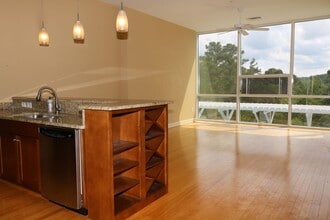 Building Photo - Wonderful Upscale condo loft apartment available for the best in convenient living.