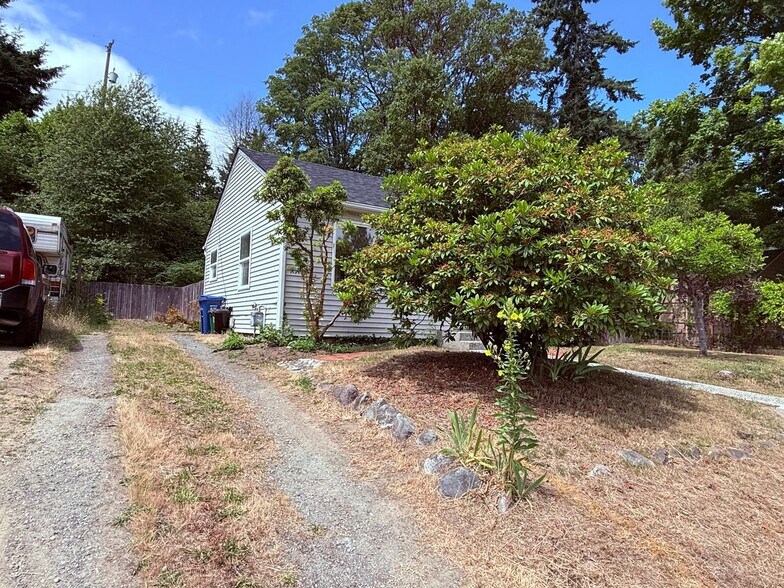 Building Photo - 9823 31st Ave SW