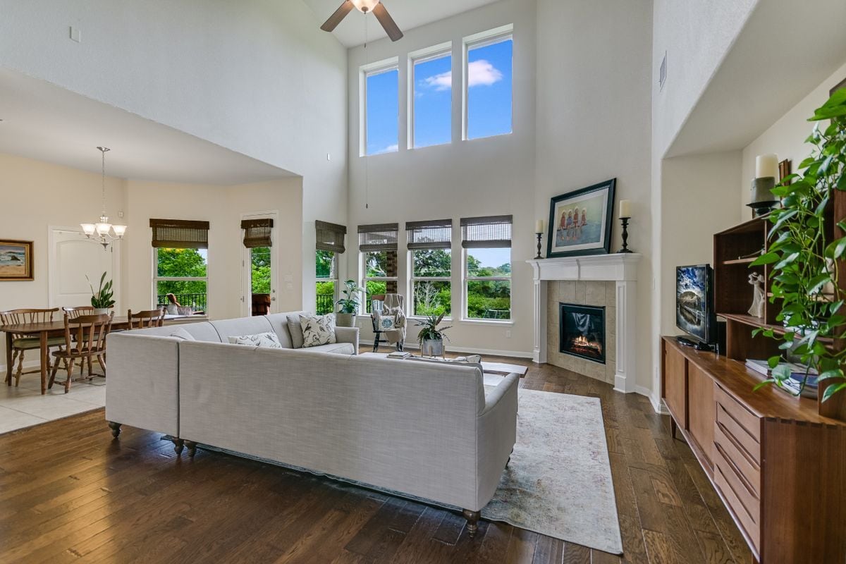 Building Photo - 330 Jayne Cove