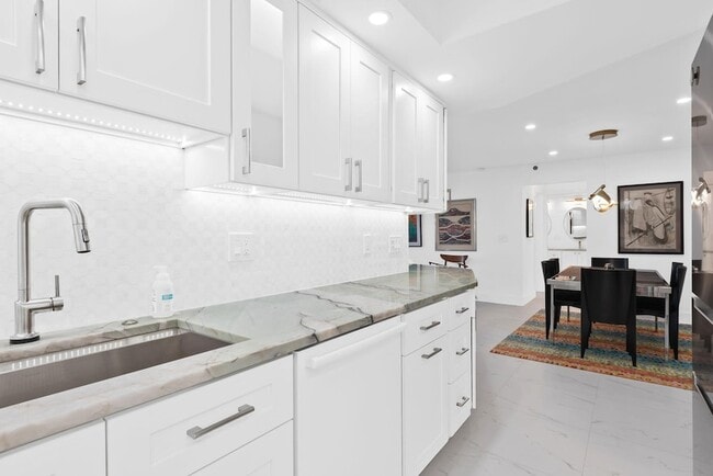 Building Photo - 3215 S Ocean Blvd