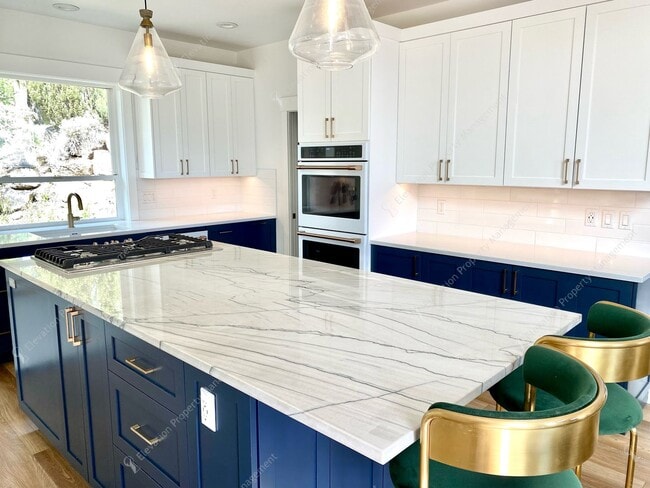 Building Photo - Elegant Awbrey Butte Home | Unfurnished | ...
