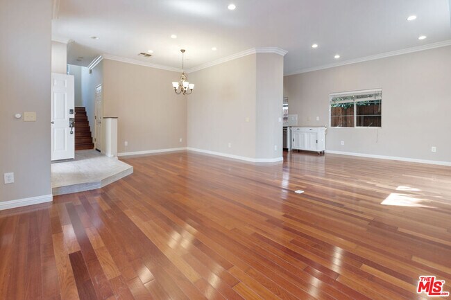 Building Photo - 2020 Penmar Ave