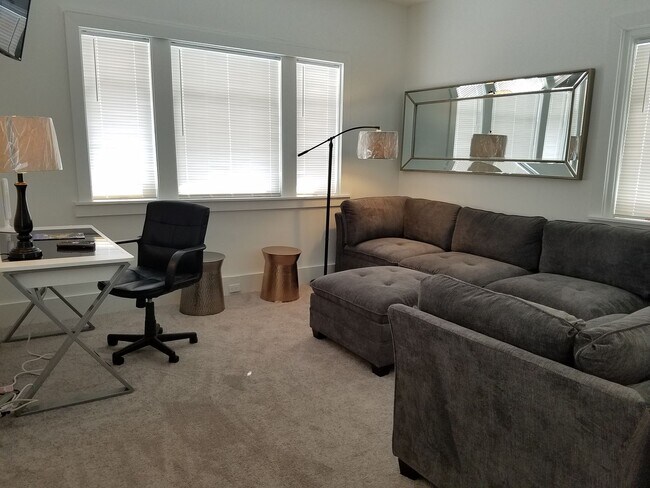 Building Photo - Grand Rapids, MI Downtown 2-Story Victorian-Style Cottage