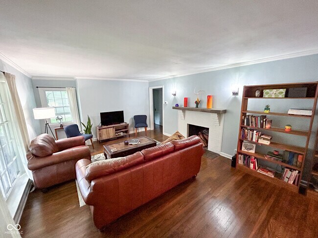 Building Photo - 5805 Norwaldo Ave