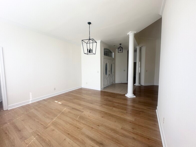 Building Photo - 8530 Carillion Pl