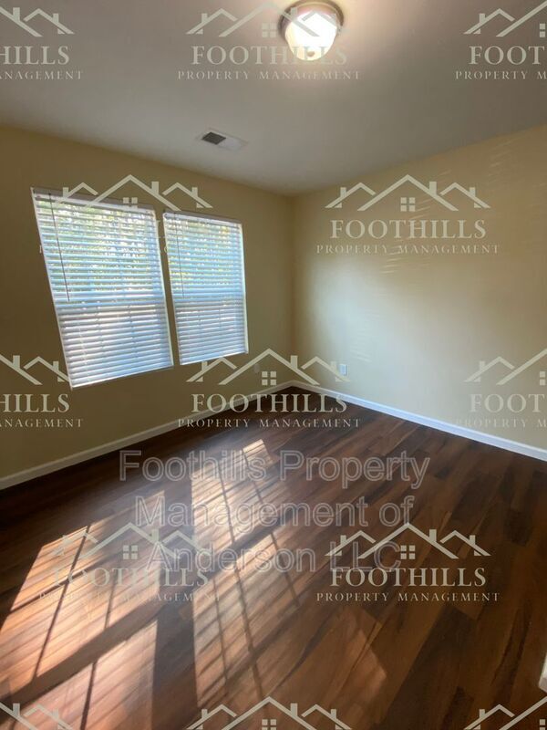 Building Photo - 108 Townsley Ct