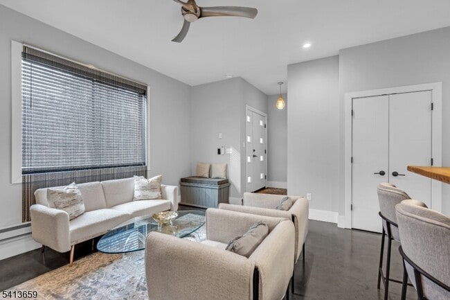 Building Photo - 10 McCready's Alley