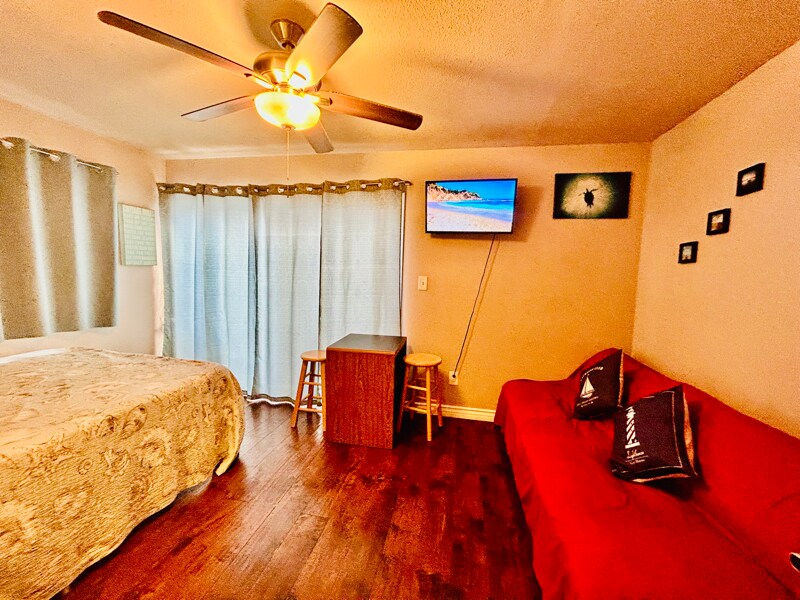 Building Photo - 604 17th St