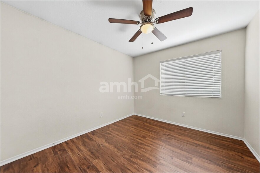 Building Photo - 2015 E Daley Ln