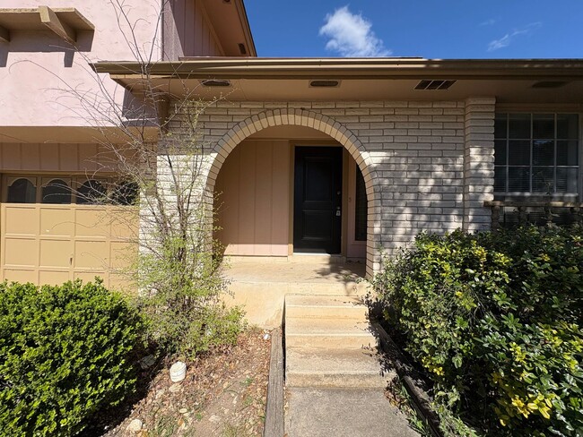 Building Photo - Spacious 3 Bedroom Home in Timber Ridge