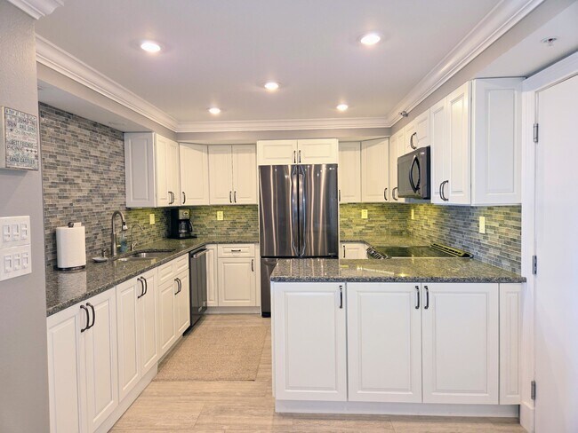 Building Photo - 1 Key Capri