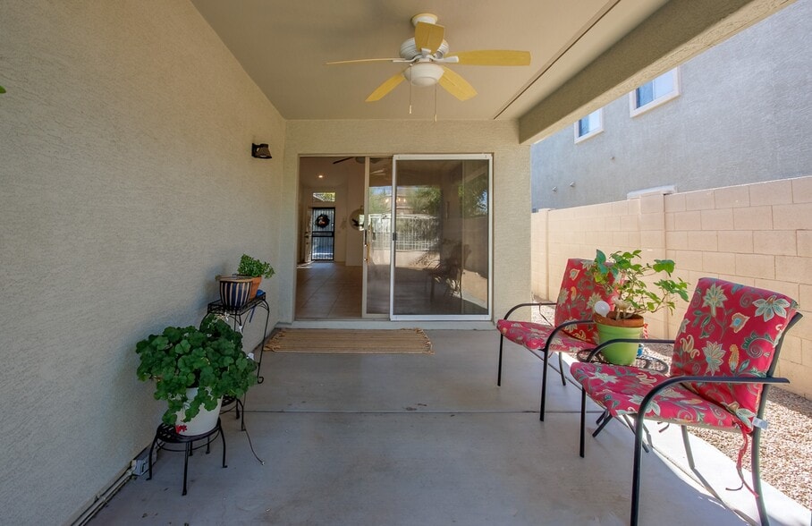 Covered patio - 4746 E Woburn Ln