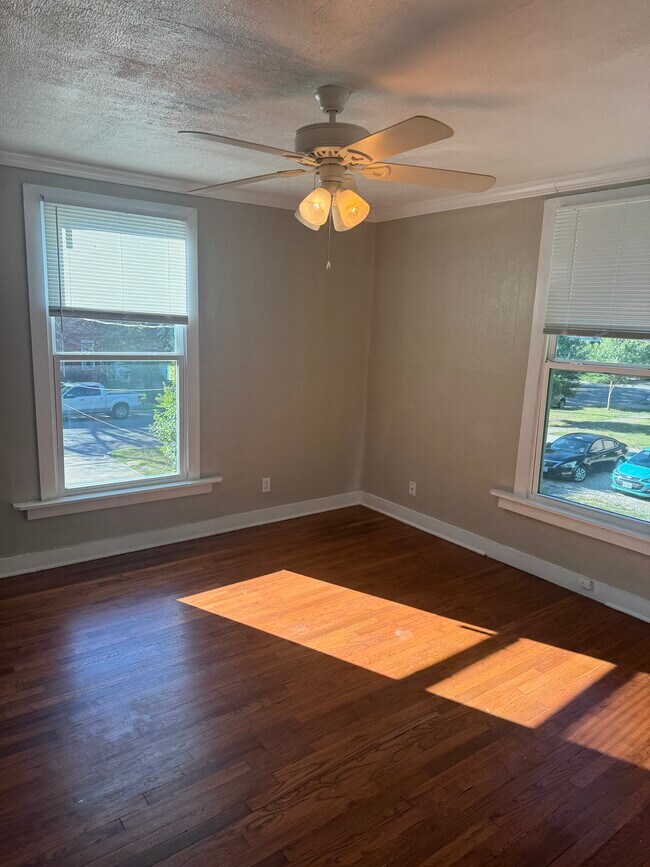 Building Photo - 4605 Reiger Ave