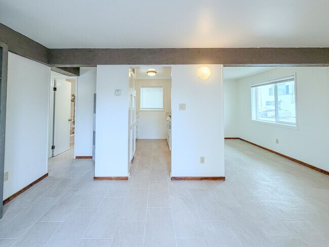 Building Photo - 108 Los Angeles Ave