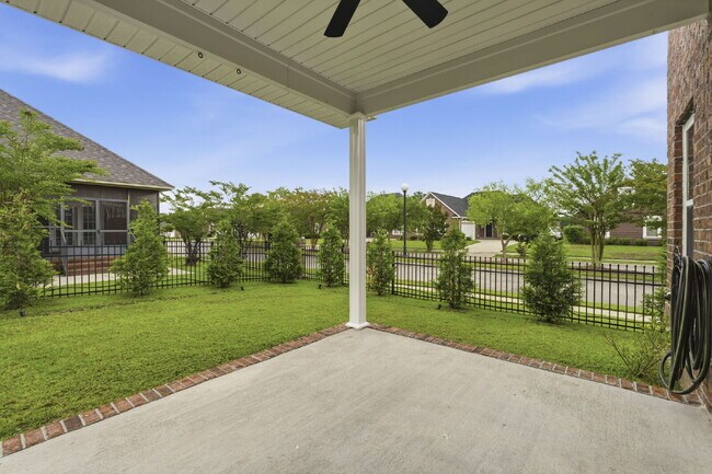 Building Photo - Now available, freshly painted with a community pool!