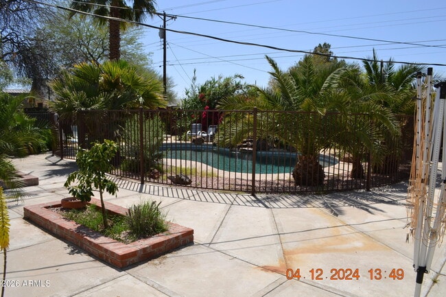 Building Photo - 658 S Palo Verde Dr