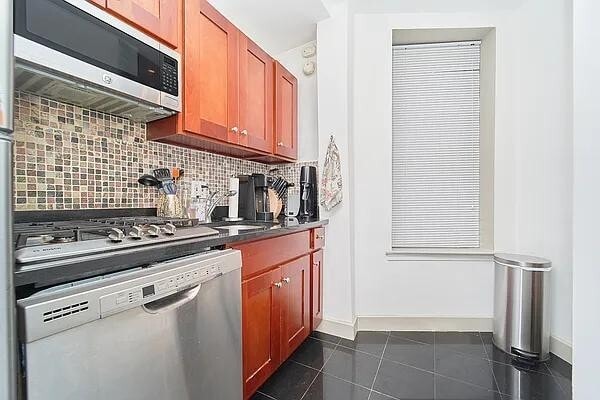 Building Photo - 152 E 22nd St