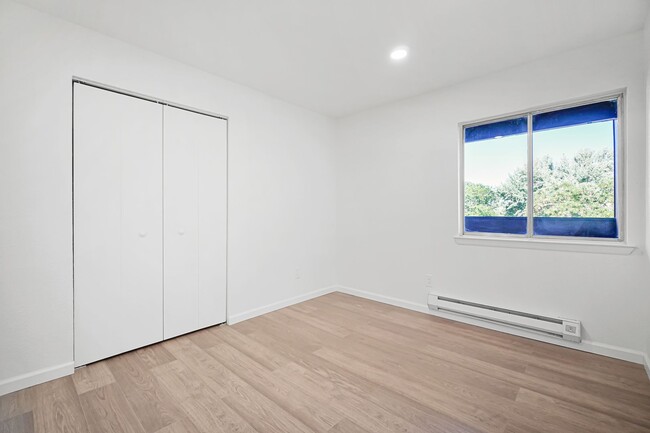 Building Photo - Cute 2 bedroom, 2 bath Condo for rent in R...
