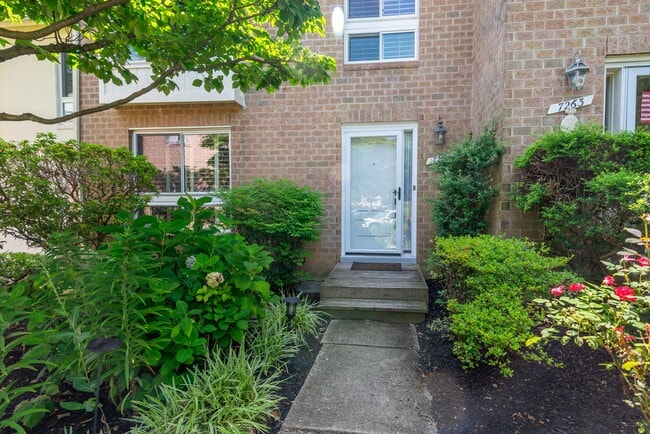 Building Photo - 7261 Dockside Ln