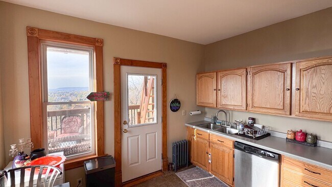 Building Photo - 1712 W 3rd St