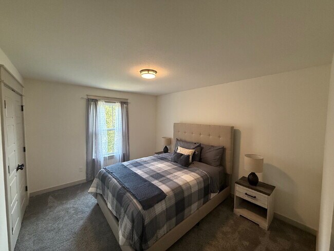 Building Photo - Charming Furnished 3-Bedroom 2 Bath Home i...