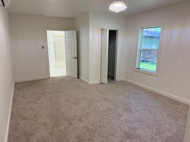 Building Photo - Cute 2 bedroom home in Prague!