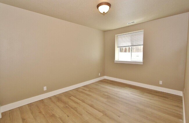 Building Photo - Craftsman Style Home on the Boise Bench