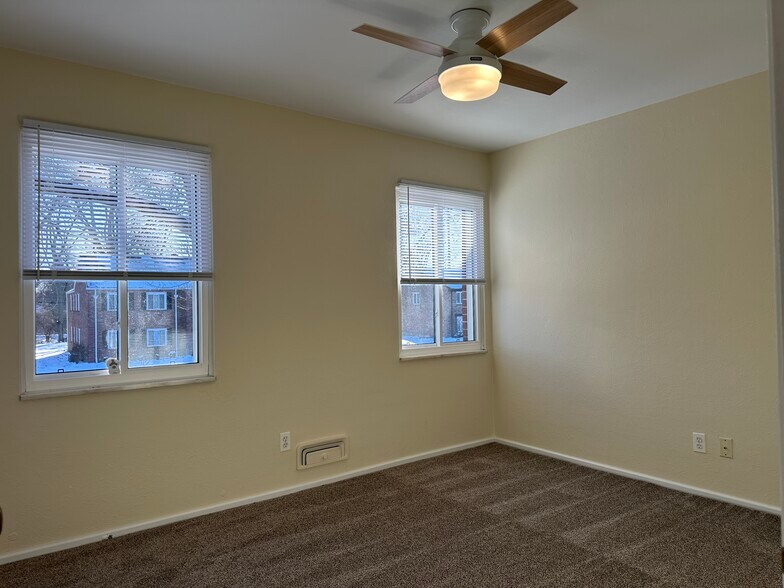 Building Photo - 2128 Collinway St