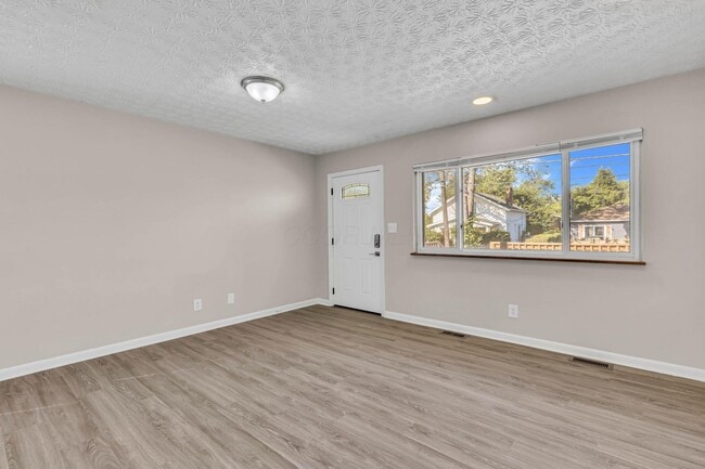 Building Photo - 3134 Medina Ave