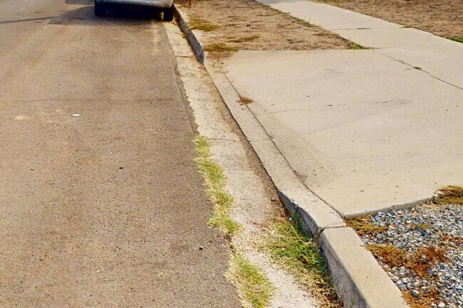 Building Photo - 910 S Lincoln Ave