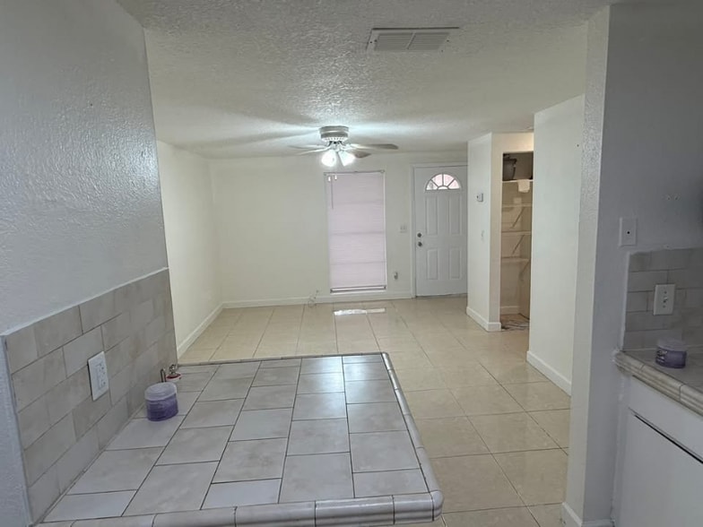 Building Photo - 10203 Carriage Glen Ct