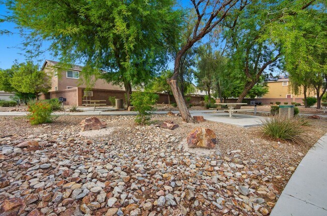 Building Photo - 4 Bedroom House in a Northeast Gated Community