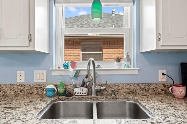 Building Photo - 4519 Parkwood Ln