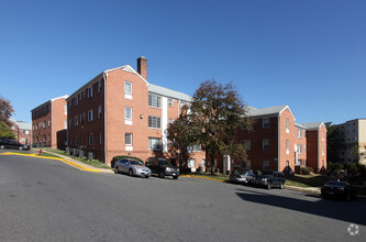 Building Photo - The Barrington Apartments