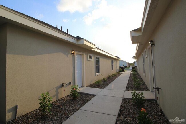 Primary Photo - 2017 Canyon Dr