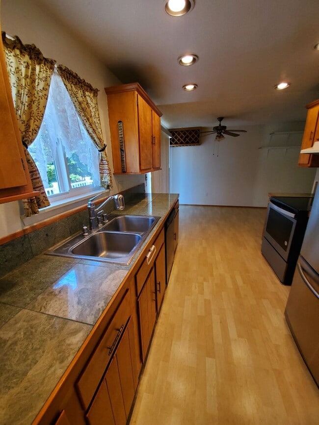 Building Photo - 3 Bed, 1.75 bath Home in Port Orchard