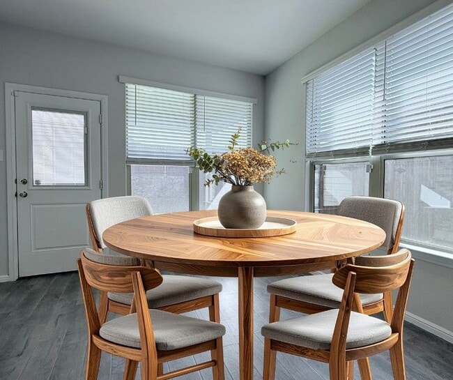 Building Photo - 309 Crowfoot Dr