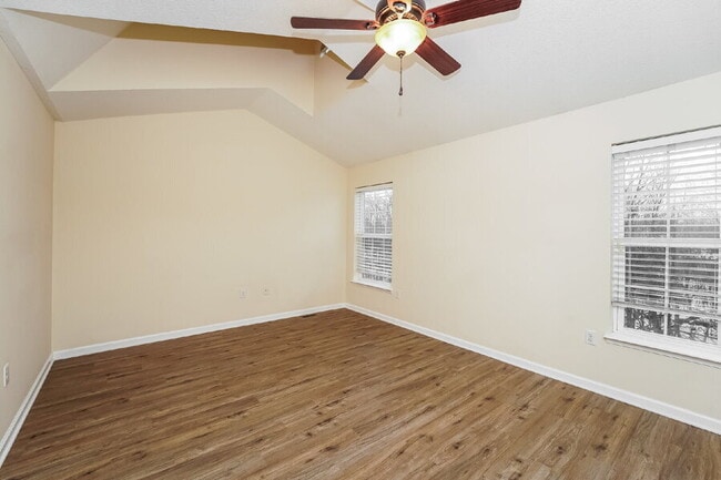 Building Photo - 39 Grandview Dr