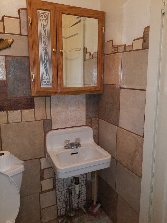 Building Photo - 5th Street Apartments - Basin