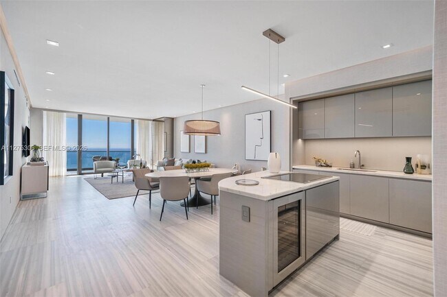 Building Photo - 18975 Collins Ave