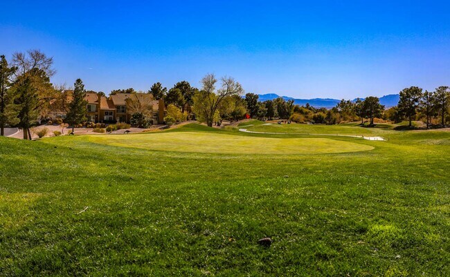 Building Photo - Painted Desert Golf Community Townhome