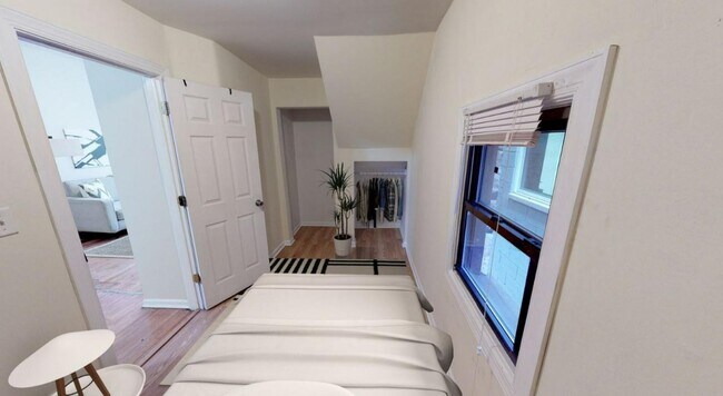 Building Photo - 1545 N Wood St